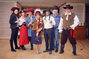 Игроки превратились в отважных пиратов, искали сокровища и сражались на шпагах