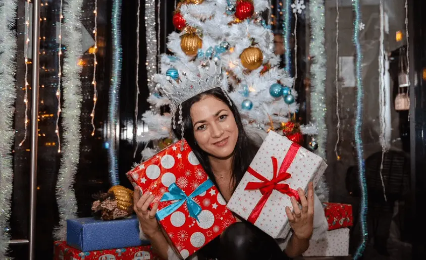 Гайд по идеальному Новому году 2026 с друзьями в Ханты-Мансийске: от квартиры и коттеджа — до квеста и ночного города